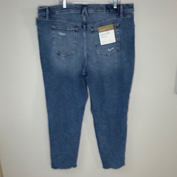 Maurice’s HighRise Distressed Mom Jeans Light Wash Plus Size 22 Relaxed Fit - Picture 15 of 16